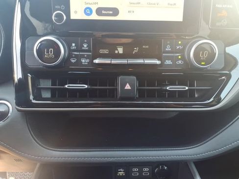 Used 2023 Toyota Highlander LE AWD/4WD image 10