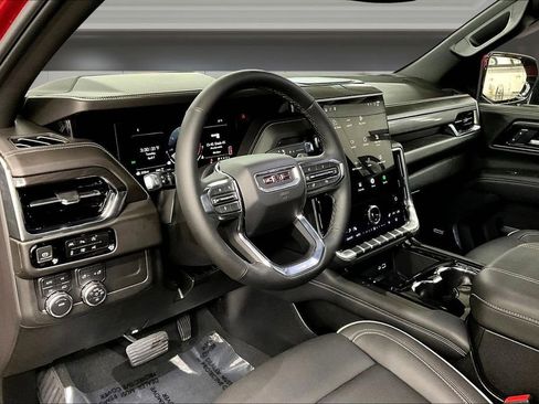 Used 2025 GMC Yukon Elevation w/ LPO, Elevation Black Package AWD/4WD image 17