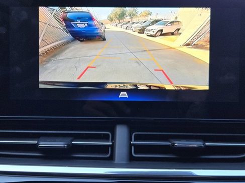 Used 2025 Chevrolet Trax RS w/ Sunroof Package image 17