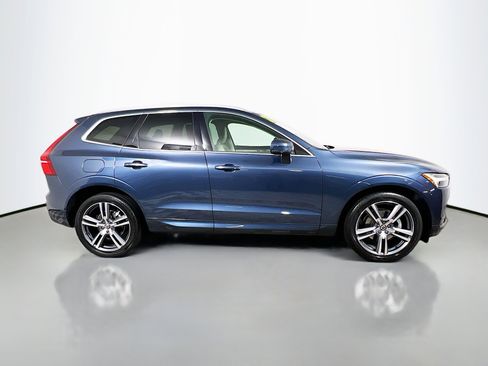 Used 2021 Volvo XC60 T5 Momentum image 3
