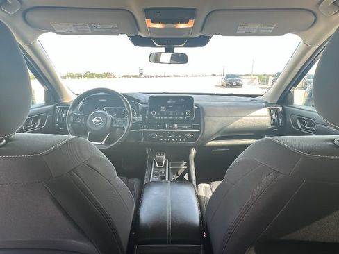 Used 2025 Nissan Pathfinder SV FWD image 28