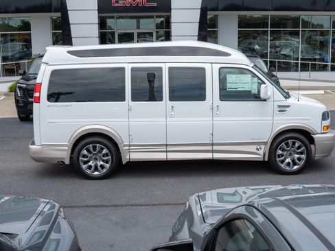 New 2026 GMC Savana 2500 w/ Driver Convenience Package RWD image 2