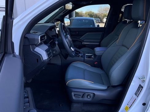 Used 2025 Toyota 4Runner Trailhunter image 16