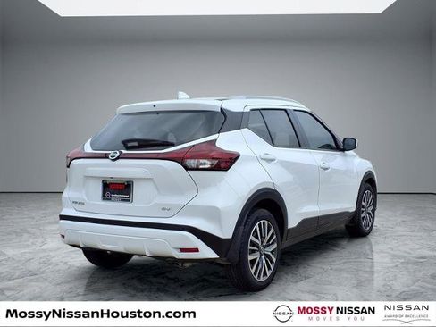 Certified 2021 Nissan Kicks SV FWD image 7