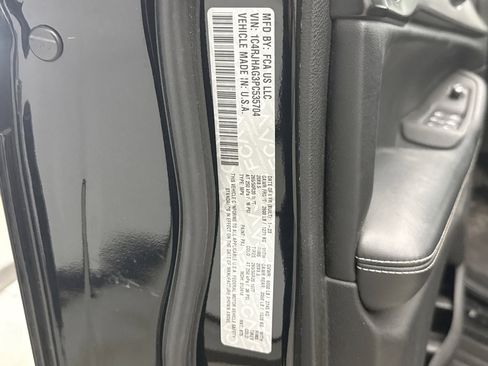 Used 2023 Jeep Grand Cherokee Altitude image 11