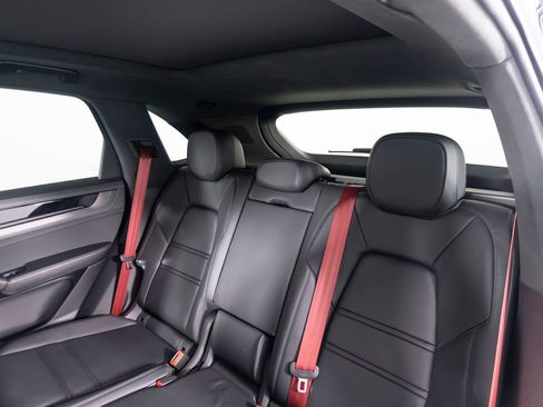Certified 2025 Porsche Cayenne GTS AWD/4WD image 34