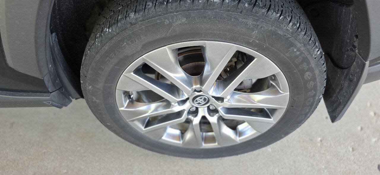 Used 2020 Toyota RAV4 XLE Premium AWD/4WD image 29