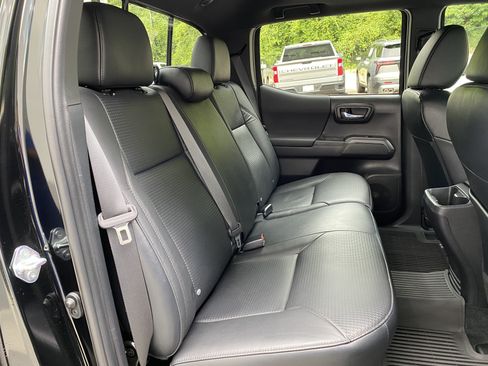 Used 2023 Toyota Tacoma TRD Off-Road w/ TRD Premium Off Road Package AWD/4WD image 36