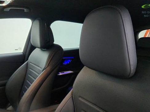 Used 2025 Mercedes-Benz GLC 300 4MATIC image 35