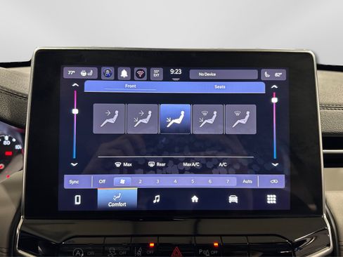 Used 2025 Jeep Compass Limited image 30