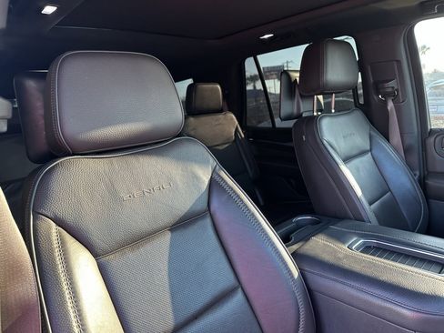 Used 2021 GMC Yukon Denali w/ Denali Premium Package image 28
