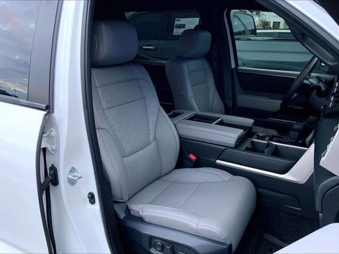 Used 2025 Toyota Tundra Limited image 8