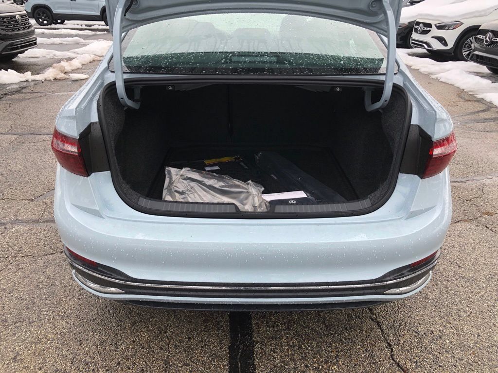 Used 2026 Volkswagen Jetta SEL FWD image 32