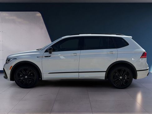 Used 2022 Volkswagen Tiguan SE R-Line FWD image 2