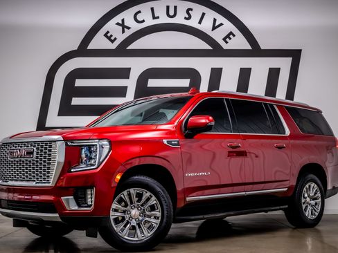 Used 2021 GMC Yukon XL Denali image 1