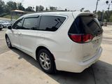 Used 2017 Chrysler Pacifica Touring image 5