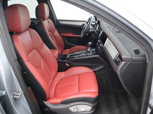 Used 2020 Porsche Macan Turbo image 21