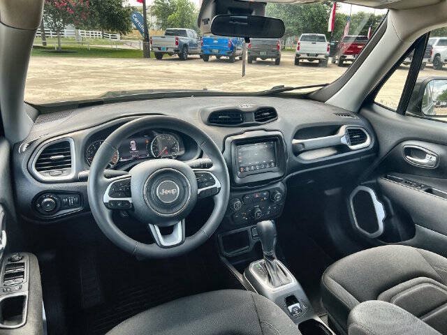 Used 2021 Jeep Renegade Latitude FWD image 10
