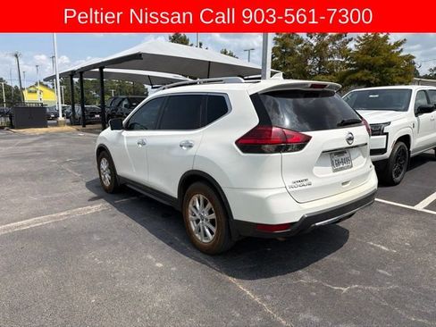 Used 2017 Nissan Rogue SV w/ Sun & Sound Touring Package FWD image 4