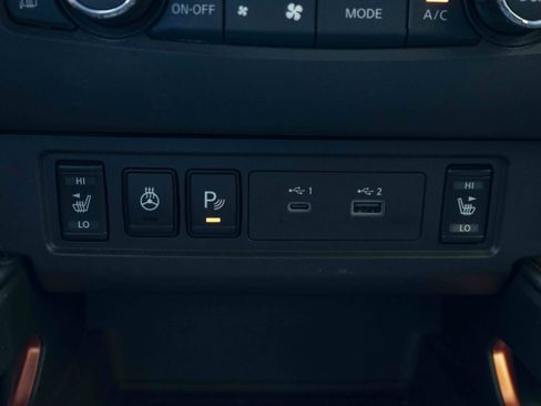 Used 2023 Nissan Frontier PRO-4X w/ Pro Convenience Package AWD/4WD image 32