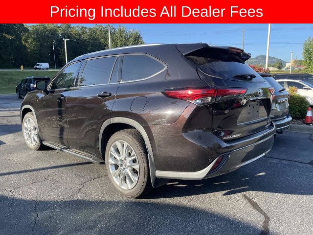 Used 2021 Toyota Highlander Limited AWD/4WD image 4