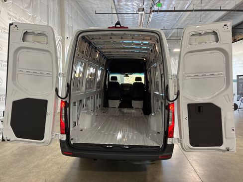 New 2025 Mercedes-Benz Sprinter 2500 image 17