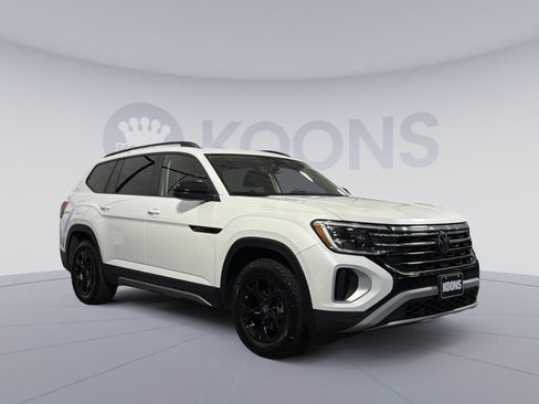 Used 2024 Volkswagen Atlas Peak Edition SEL AWD/4WD image 10