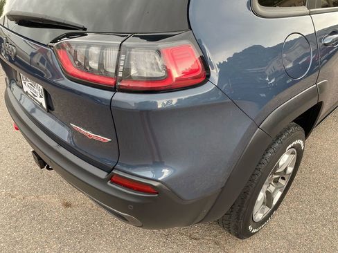 Used 2019 Jeep Cherokee Trailhawk w/ Cold Weather Group image 12