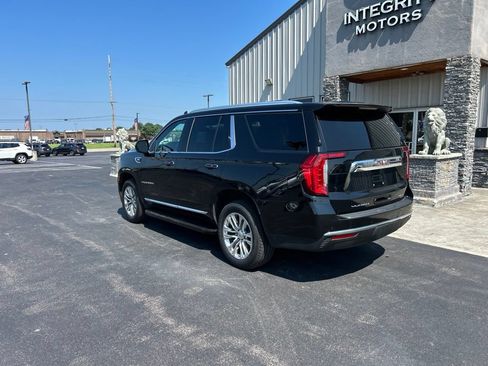 Used 2023 GMC Yukon SLT AWD/4WD image 3