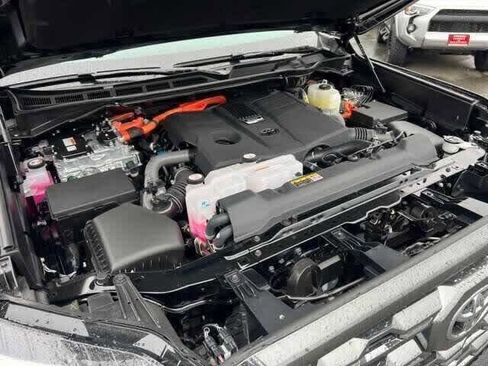 New 2025 Toyota Tundra Platinum image 11