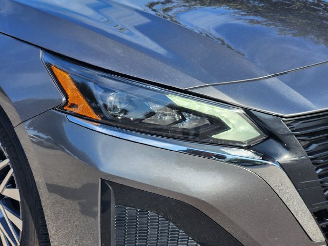 Used 2025 Nissan Altima 2.5 SV FWD image 10