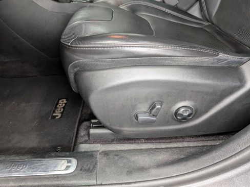 Used 2019 Jeep Cherokee Limited image 37