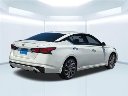 Used 2024 Nissan Altima 2.5 SL FWD image 6