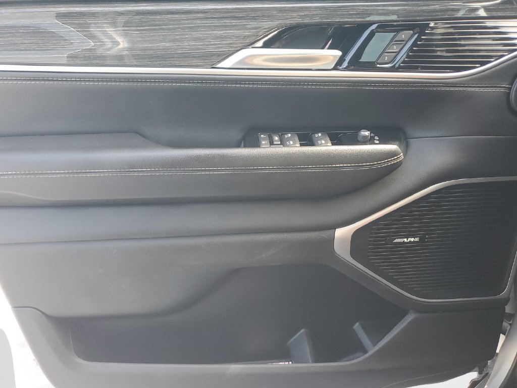 Used 2022 Jeep Wagoneer Series II AWD/4WD image 27