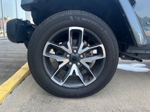 Used 2024 Jeep Wrangler Unlimited AWD/4WD image 25