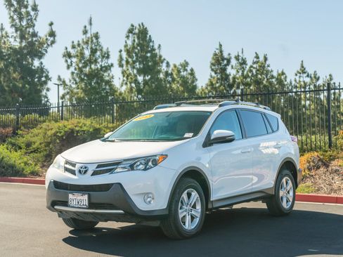 Used 2013 Toyota RAV4 XLE AWD/4WD image 5