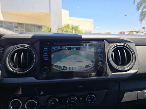 Used 2019 Toyota Tacoma TRD Off-Road w/ Technology Package AWD/4WD image 29