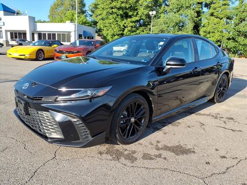 Used 2025 Toyota Camry SE FWD image 8