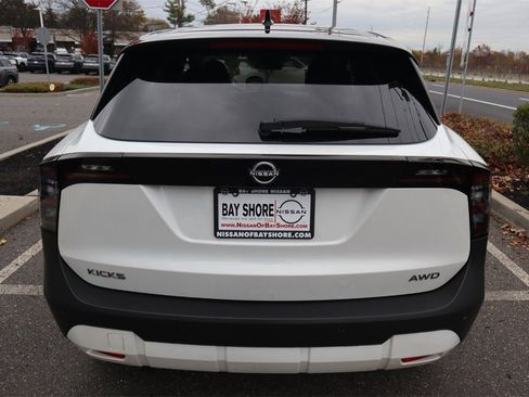 Certified 2025 Nissan Kicks SV image 7