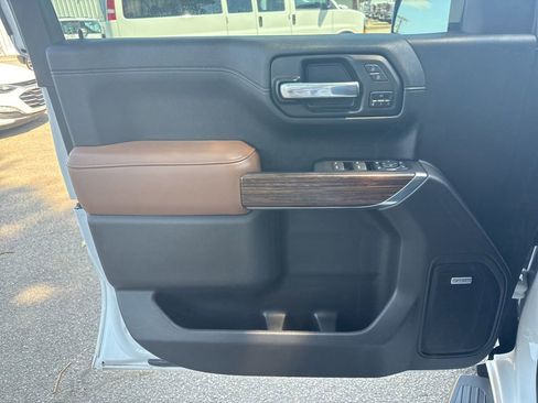Used 2021 Chevrolet Silverado 1500 High Country w/ Technology Package AWD/4WD image 29