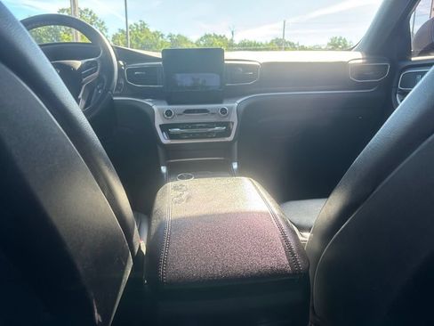 Used 2020 Ford Explorer XLT w/ Equipment Group 202A AWD/4WD image 15