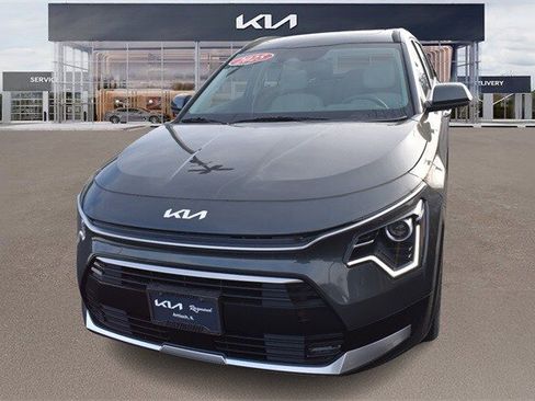 New 2025 Kia Niro EX Touring image 7