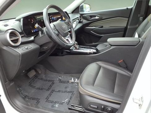 Used 2025 Chevrolet Trax ACTIV w/ Driver Confidence Package FWD image 11