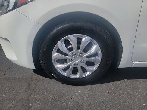 Used 2018 Kia Forte LX image 9