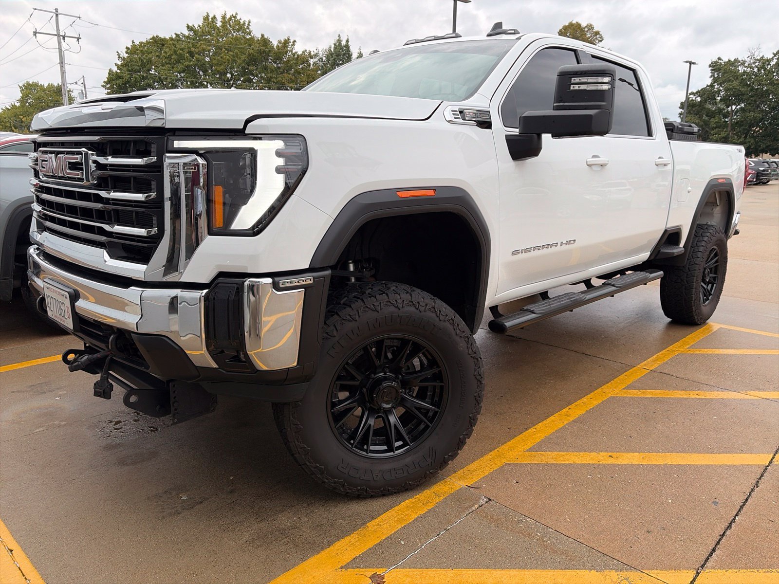 Used 2025 GMC Sierra 2500 SLE w/ SLE Value Package; AWD/4WD image 1
