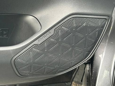 Used 2025 Toyota RAV4 XLE AWD/4WD image 22