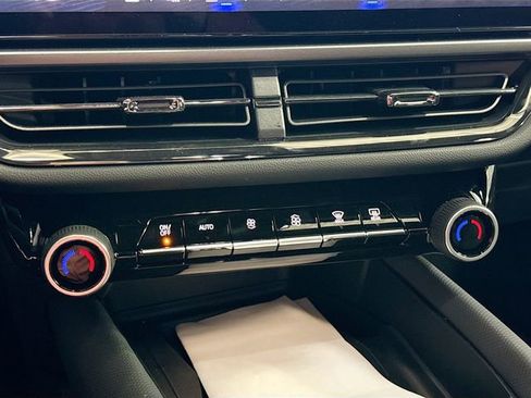 New 2025 Chevrolet Equinox EV RS w/ Convenience Package II image 17