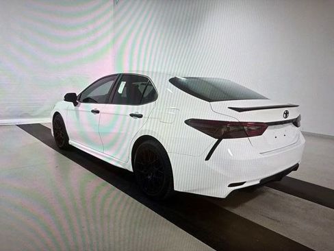 Used 2018 Toyota Camry SE FWD image 3