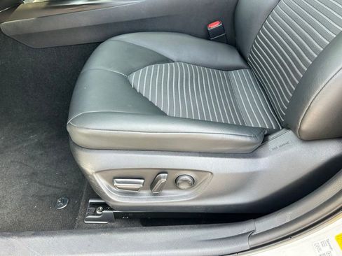 Used 2023 Toyota Camry SE w/ Convenience Package FWD image 16