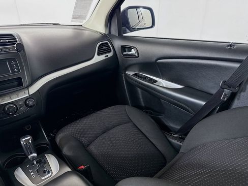 Used 2018 Dodge Journey SE w/ Mopar All Weather Group FWD image 27